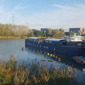 Botel Euphrate Houseboat